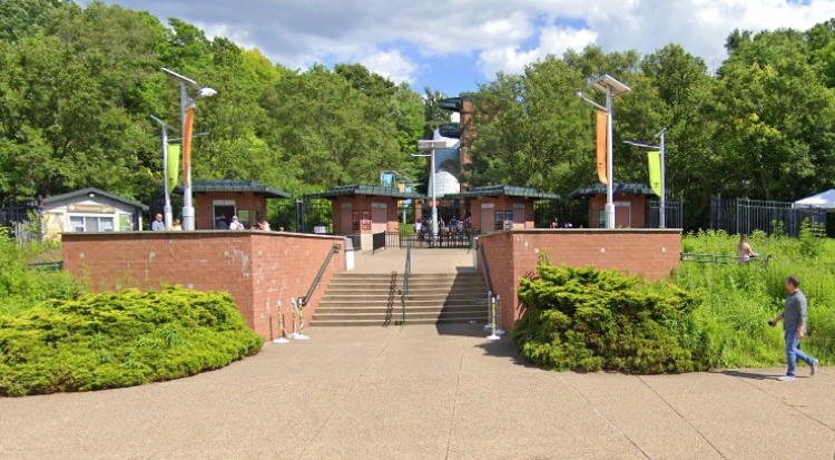 zoo near adoption agency in Pittsburgh, PA